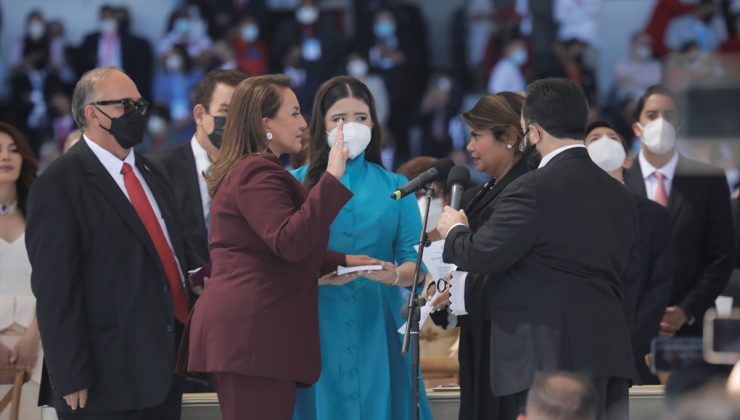 Honduras’ın ilk kadın devlet başkanı Castro yemin ederek göreve başladı