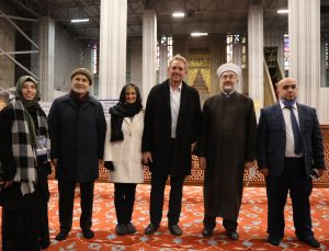 ABD Ankara Büyükelçisi Flake Sultanahmet Camii’ne hayran kaldı