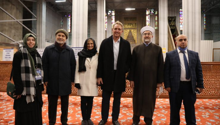 ABD Ankara Büyükelçisi Flake Sultanahmet Camii’ne hayran kaldı