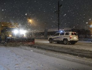 ABD’de kar fırtınası, Biden uçakta mahsur kaldı, sürücüler 15 saat karda bekledi