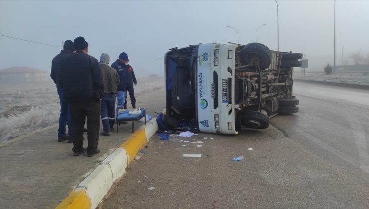 Afyonkarahisar’da yolcu midibüsü devrildi!