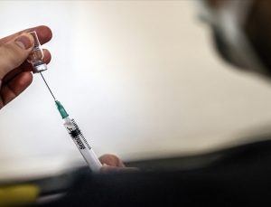 Almanya’da 21 çocuğa yanlışlıkla yetişkin dozda Kovid-19 aşısı yapıldı