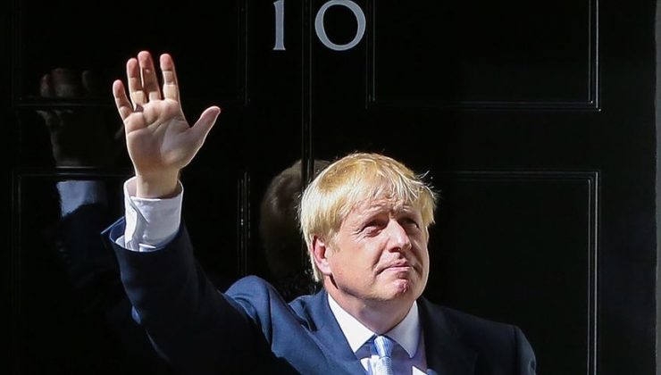 İngiltere Başbakanı Johnson’a yardımcılarından darbe