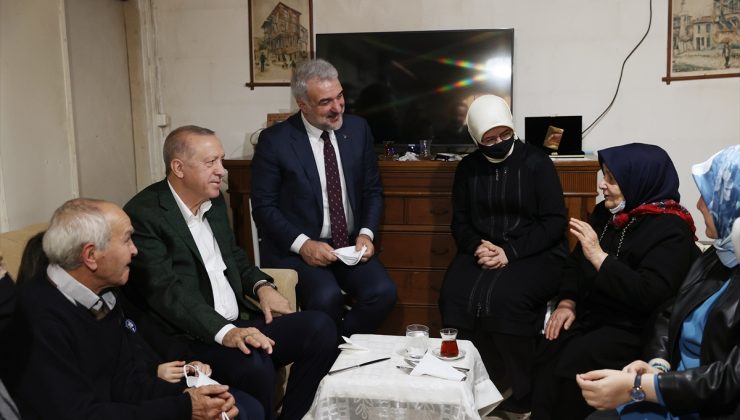 Erdoğan, mahalle kadın kolları başkanı Hatem Kurt’u ziyaret etti
