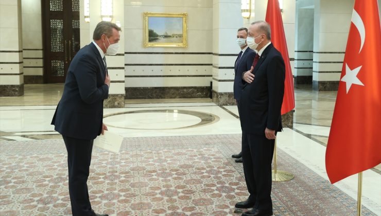 Flake, Cumhurbaşkanı Erdoğan’a güven mektubu sundu