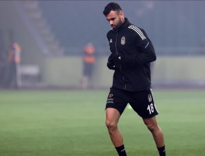 Beşiktaş’ta Ghezzal, Antalya kampından ayrıldı