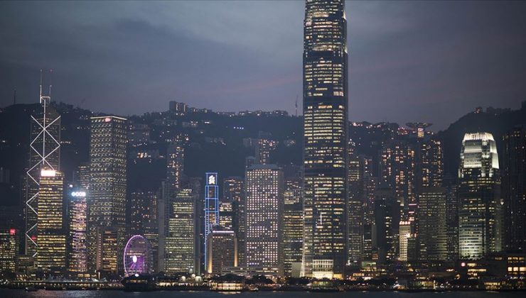 Hong Kong karantina süresini indiriyor