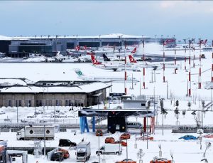 İstanbul Havalimanı pistlerinden biri uçuşlara açıldı