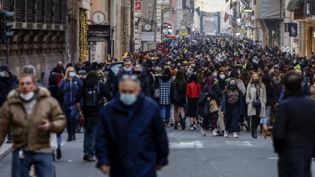 İtalya’da aşısızlar otobüslere alınmayacak, kafe ve restoranlara giremeyecek