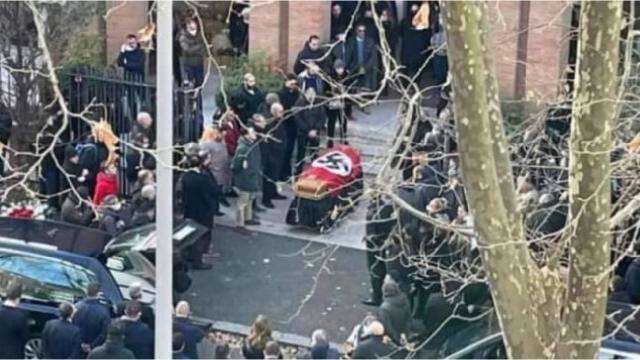 İtalya’daki cenazede Nazi bayrağı kullanılması tepki çekti