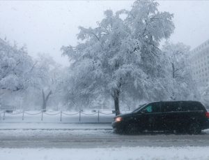 ABD’de kar fırtınası hayatı olumsuz etkiliyor, uçaklar iptal, elektrikler kesik