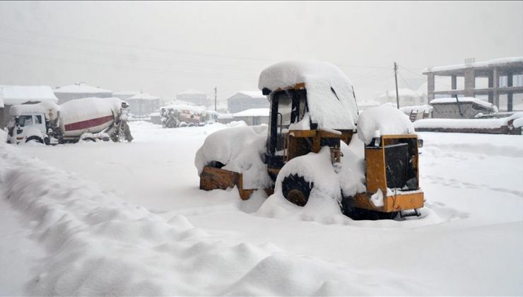 Doğu Anadolu’da 818 yerleşim yerinin yolu kapandı