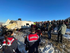 Öğrenci servisi devrildi: Ölen ve yaralananlar var!