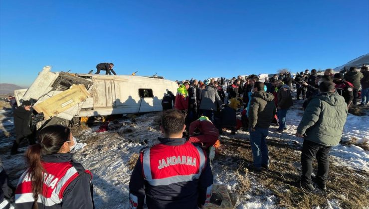 Öğrenci servisi devrildi: Ölen ve yaralananlar var!