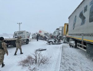 Mardin’de zincirleme trafik kazası: Ölen ve yaralananlar var!