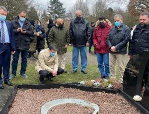 Almanya’da tahrip edilen Müslüman mezarlığında anma