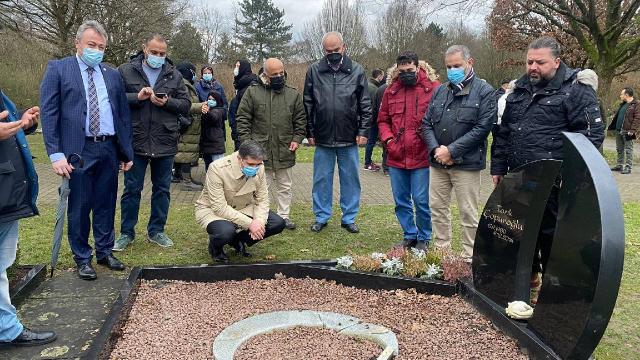 Almanya’da tahrip edilen Müslüman mezarlığında anma