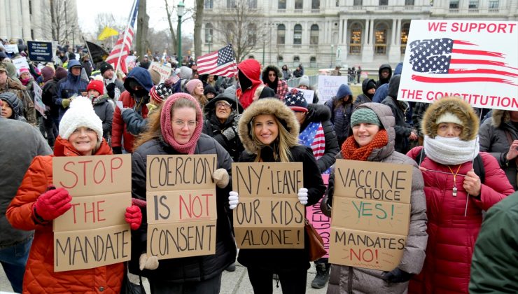 New York’ta aşı karşıtı protesto