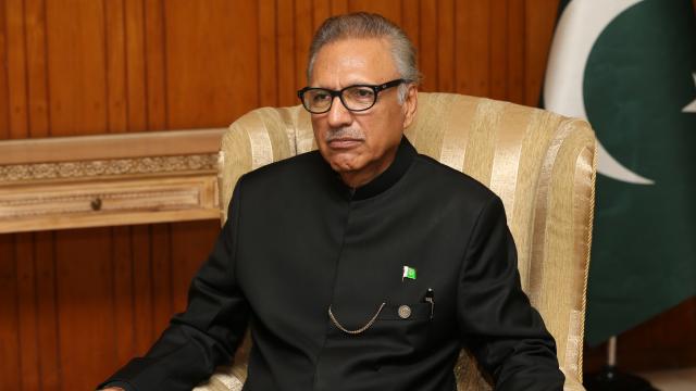 Pakistan Cumhurbaşkanı COVID-19’a yakalandı