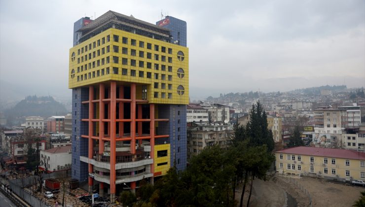 ‘Dünyanın en saçma binası’nın yıkımı 3 ay sürecek