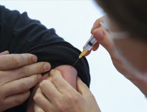 Kovid-19 aşısını reddeden askerlerin cezalandırmasına ihtiyati tedbir