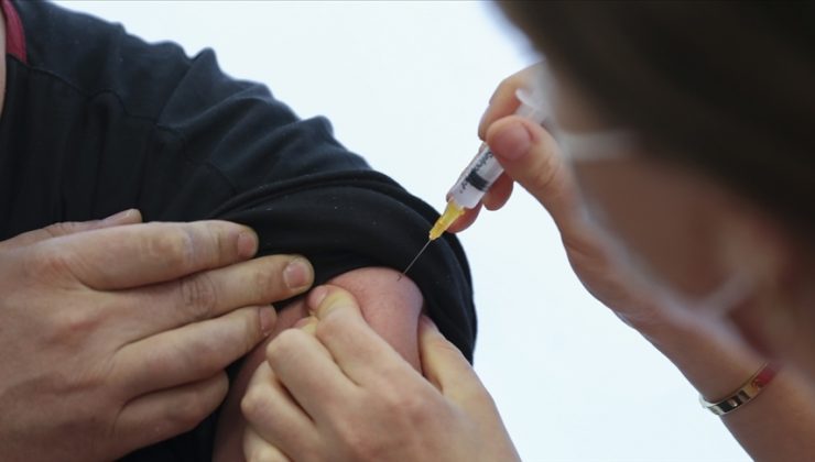 Kovid-19 aşısını reddeden askerlerin cezalandırmasına ihtiyati tedbir
