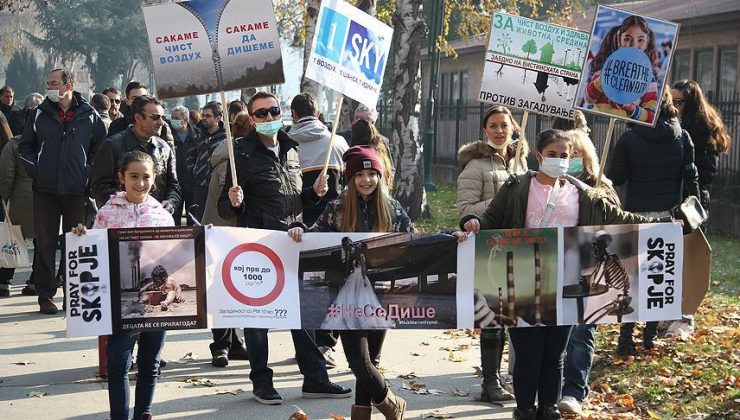 Belgrad’da “hava kirliliği” protesto ediliyor