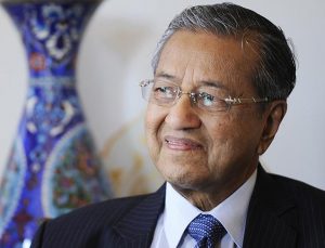 Hastaneye kaldırılan eski Malezya Başbakanı Mahathir ailesi ile iletişim kurdu