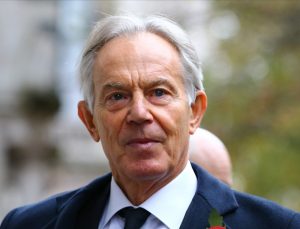 Tony Blair’in şövalyelik unvanının geri alınması için imza kampanyası başlatıldı