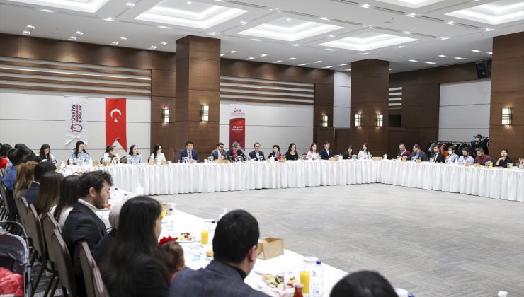 YTB’den Türkiye’de okuyan Kazak öğrencilere moral kahvaltısı