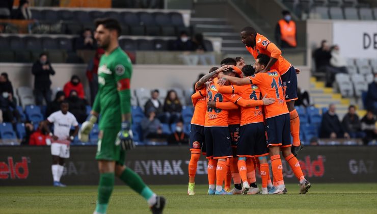 Başakşehir yeni yıldızlarıyla galip 2-0