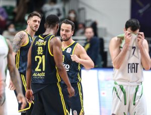 Basketbolda erken derbi Fenerbahçe-Galatasaray