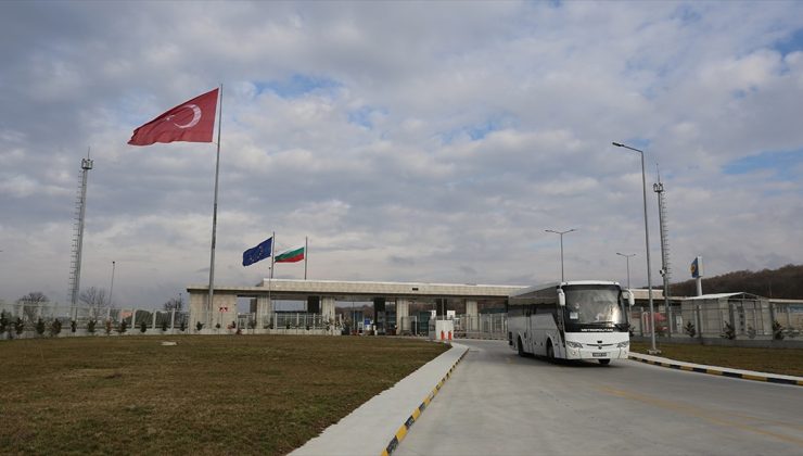 Ukrayna’dan tahliye edilen Türk vatandaşları yurda giriş yaptı