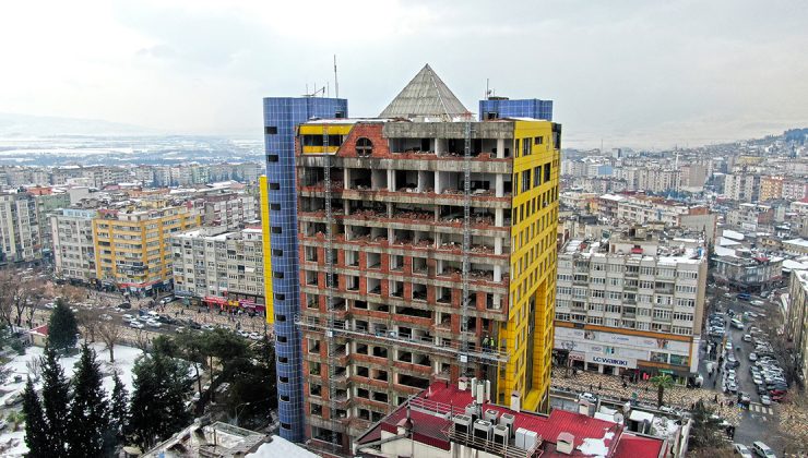 ‘Dünyanın en saçma binası’nda söküm çalışmaları sürüyor