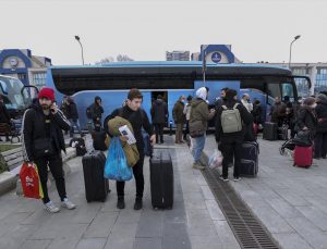 Otobüslerle tahliye edilen Ukrayna’daki Türk vatandaşları İstanbul’a geldi