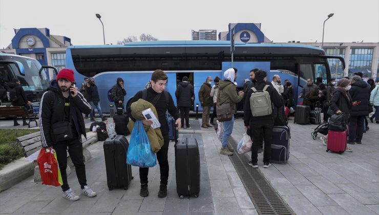 Otobüslerle tahliye edilen Ukrayna’daki Türk vatandaşları İstanbul’a geldi