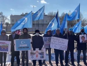 Uygur Türklerinden Beyaz Saray önünde protesto