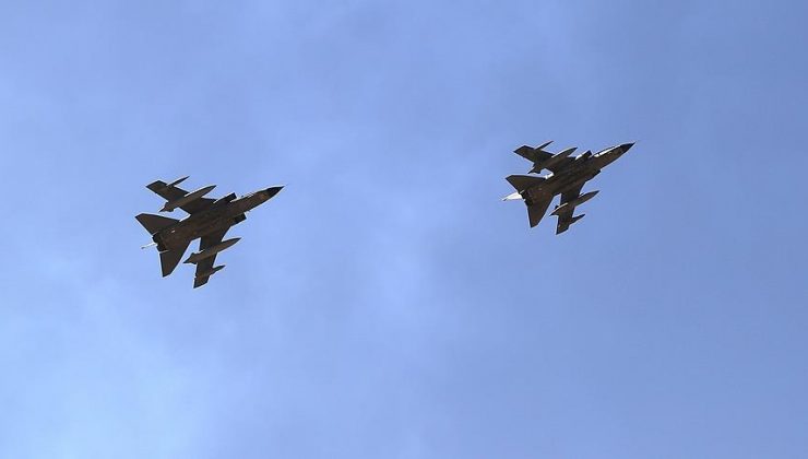 ABD’nin F-15 savaş uçakları Polonya’ya geldi