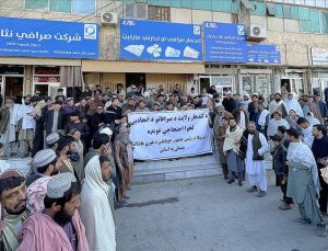 Afganlar meydanlarda ABD Başkanı Biden’ı protesto etti