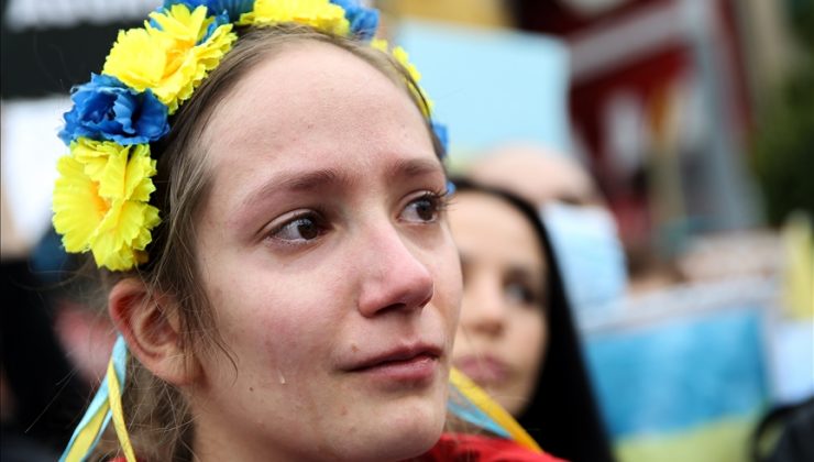 Antalya’da Ukraynalılar, Rusya’ya tepki gösterdi