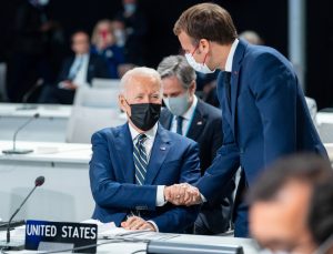 Biden ve Macron, Ukrayna-Rusya krizini görüştü