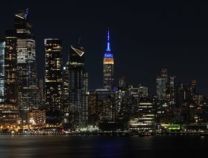 Empire State binası Ukrayna bayrağı ile ışıklandırıldı