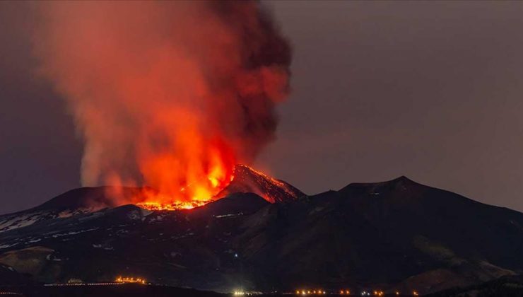 İtalya’da Etna Yanardağı bu yıl ilk kez lav püskürttü