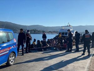 Ege Denizi’nde göçmen kaçakçılarına İHA’lı operasyon
