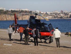 Arızalanan helikopter sahile acil iniş yaptı