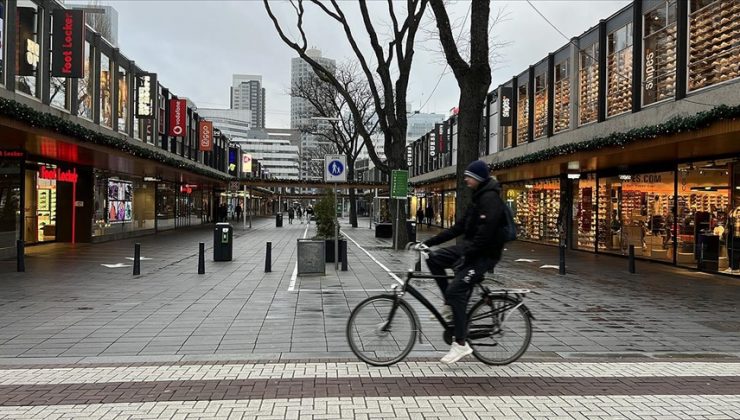 Hollanda’da Covid-19 kısıtlamaları kaldırılıyor