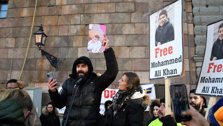 İsveç’te çocukları ellerinden alınan Müslüman ailelerden protesto