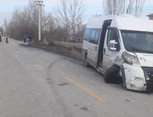 Konya’da öğrenci servisi kaza yaptı: 14 yaralı