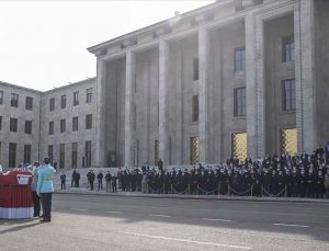 Eski Bakan Kumbaracıbaşı için Meclis’te cenaze töreni düzenlendi