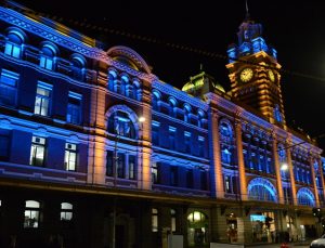 Melbourne, Ukrayna’ya destek için sarı-mavi renklerle ışıklandırıldı